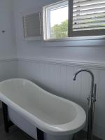 1 Breeze King Suite - with Bath