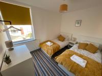 Modern 3 bed home, Free Parking, Free Netflix and WIFI - B&B Burnley
