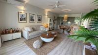 ET VOILA! Elegant one bedroom and beachfront apartment with pool! - B&B Orient Bay