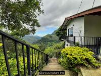 Kamer met Kingsize Bed en Uitzicht op de Bergen