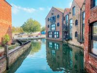 B&B Newport (England) - Riverside loft apartment - Bed and Breakfast Newport (England)