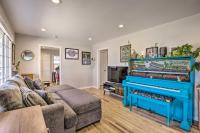Centrally Located Aurora Home with Covered Patio - Ferienwohnung Aurora