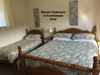 Two-Bedroom Bungalow - Farmhouse View (5 adults)