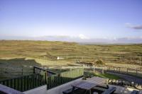 Stormy Castle - 6 Bedroom Sleeps 14 - Llangennith - B&B Llangennith