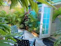 Suite Lit Queen-Size #8 - Vue sur Piscine