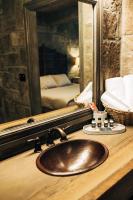 Kamer met Kingsize Bed en Rolstoeltoegankelijke Douche - Geschikt voor Gasten met een Lichamelijke Beperking