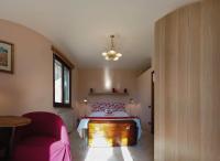 Kamer met Queensize Bed en Gedeelde Badkamer
