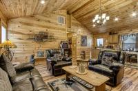 Bear Hugs, Free Tickets, Hot Tub, WIFI!!! - B&B Sevierville