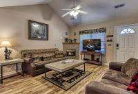 Rock of Ages, Hot Tub, Game Room, WIFI, Free Attraction Tickets, Near Parkway!!! - B&B