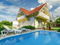 B&B Balatonszárszó - Holiday Home Edina by Interhome - Bed and Breakfast Balatonszárszó