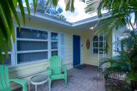 B&B Sarasota - Cozy Tropical Bungalow Duplex with Heated Pool - Bed and Breakfast Sarasota