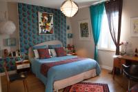 Ampia Camera Matrimoniale con Vista Giardino