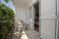 Spacious apartment Zivkovic with balcony, big garden and grill - B&B Rogoznica