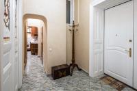3 bedrooms Royal Italian style in an Austrian building, parking, balcony - B&B