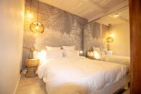 Luxueux appartement, centre historique 50m du port et de la plage de la Ponche - B&B