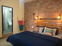 Deluxe Double Room (2 Adults + 1 Child)