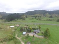 Hill top view farm stay - B&B Uruti