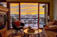 Walkable Park Mountain Getaway Hot Tub and Views! - B&B