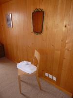 Chambre Simple avec Toilettes et Douche Communes