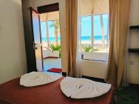 B&B Trincomalee - French garden Pragash Beach Hotel - Bed and Breakfast Trincomalee