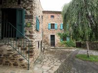 Gîte familial avec grande terrasse à Auzat, proche baignades et sites historiques - FR-1-582-183 - B&B