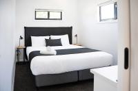 Executive King Cabin