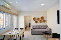 Apartment with Mountain View