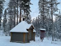 Private Jacuzzi Igloo bedroom in Aurora Lounge Hotel with shared sauna and pet friendly - B&B Rovaniemi