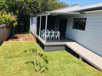 B&B Port Macquarie - Sunnyside Retreat - Holiday Home - Walk to Nobbys or Flynns Beach , enjoy the sound of waves and birds - Bed and Breakfast Port Macquarie