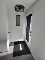 Serene 2 bedroom condo with balcony and lakeview - B&B Winnipeg