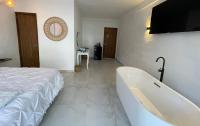Suite with Lake View