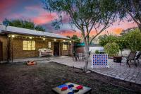 Sun-Lit Phoenix Gem Backyard Entertainment Patio! - B&B