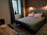 Camera Matrimoniale con Vista Giardino