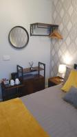 Kleine Tweepersoonskamer met Eigen Badkamer
