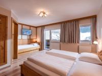 Two-Bedroom Apartment with Mountain View