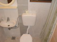 Zimmer mit Queensize-Bett und Gartenblick