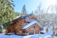 B&B La Tania - Chalet Titania, 12 person chalet with 6 ensuite bedrooms and outdoor jacuzzi in La Tania - Bed and Breakfast La Tania