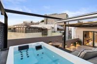 Suite with Hot Tub
