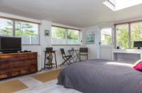 The Studio Christchurch B&B Luxury Garden Room - B&B Christchurch