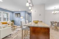 Family Style 5BR Home Mins From Buckroe Beach - B&B