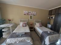 B&B Polokwane - DeLutz Overnight Accommodation Room 2 - Bed and Breakfast Polokwane