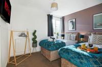 B&B Milton Keynes - Petworth House - Central Milton Keynes - Smart TVs, Pool Table, Garden and Free Parking by Yoko Property - Bed and Breakfast Milton Keynes