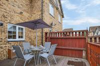 Petworth House - Central Milton Keynes - Smart TVs, Pool Table, Garden and Free Parking by Yoko Property - B&B Milton Keynes