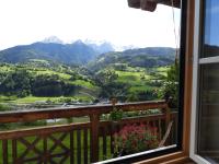 Apartment with Mountain View