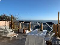 B&B Ventnor - 28 North, Stunning Costal home with Generous Ferry Reduction - Bed and Breakfast Ventnor