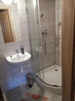 Dreibettzimmer mit Bad