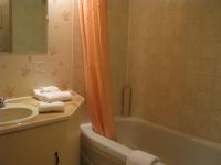 Queen Room with Private External Bathroom (#7)