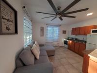 Aguadilla Sunrise apt with AC WIFI 8 minute walk from Crashboat beach - B&B