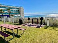 Ocean Reef Beach Resort! Beach Front! Free Seasonal Beach Chairs! by Dolce Vita Getaways PCB - Chambres d'hôtes Panama City Beach