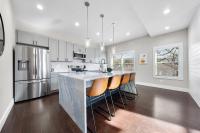 Family Friendly New Luxury Home Centrally located - B&B